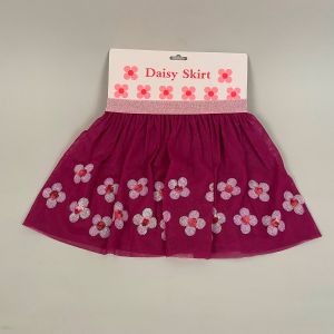 Nederdel i cyklamenfarvet/ rødviolet tyl med pailletblomster, der har lyse kronblade og rød midte. Taljen er i lyserød glimmerelastik. Str. 2-4 år.