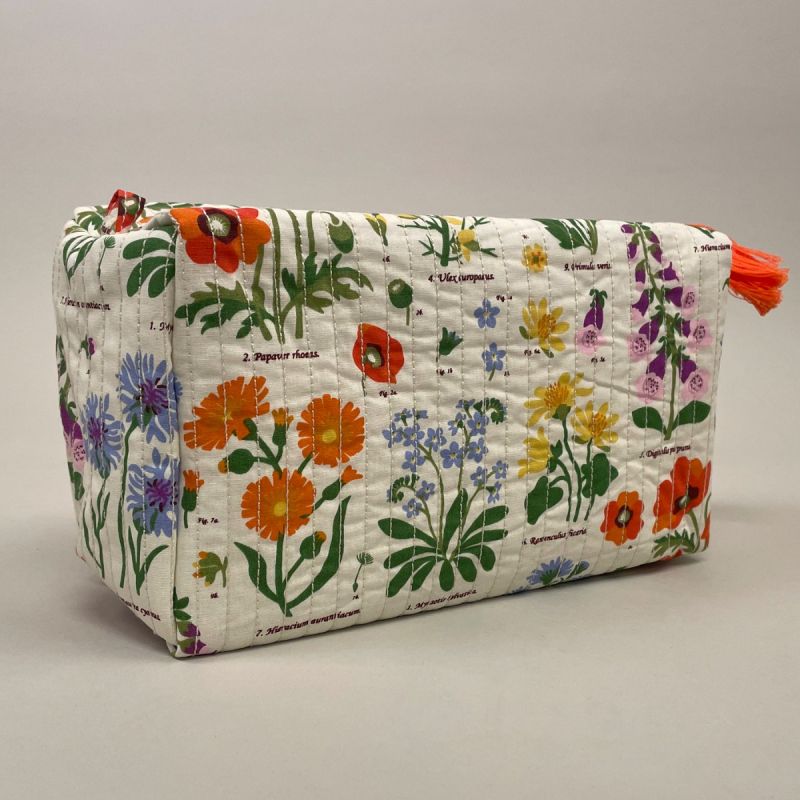 Toilettaske vilde blomster. quiltet 1