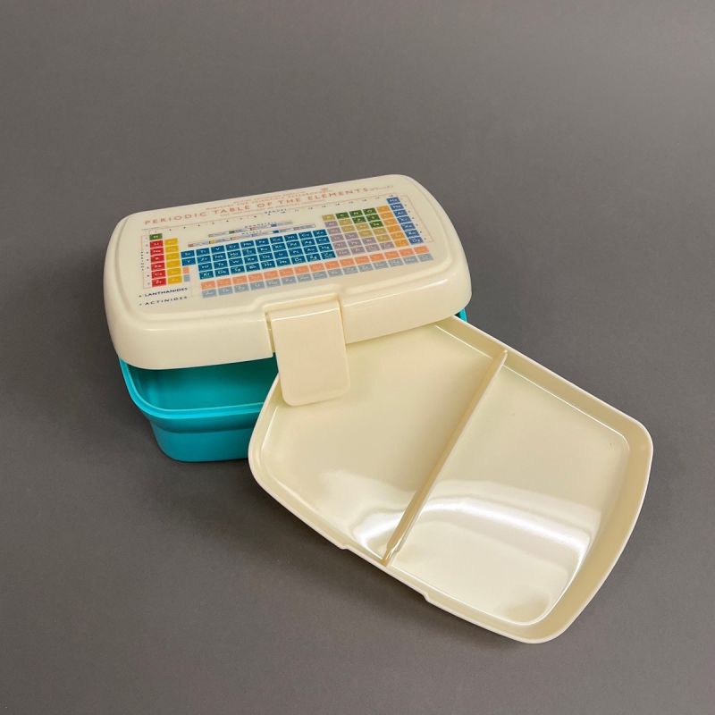 Madkasse med det periodiske system rumopdelt og kliklukning 1