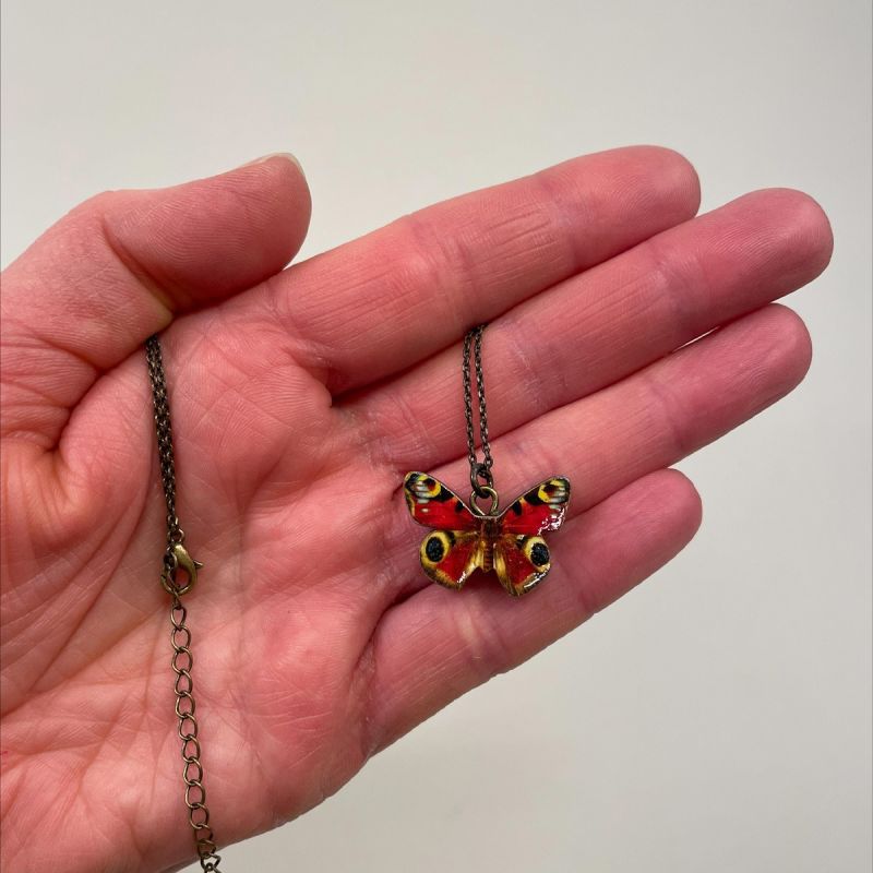Halskæde med vedhæng, sommerfugl, Påfugleøje 2