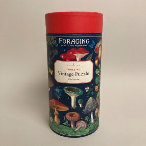 Puslespil, vintage, forskellige planter, bær og svampe fra skovbunden
