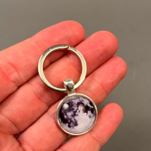 Nøglering med vedhæng, måne-motiv