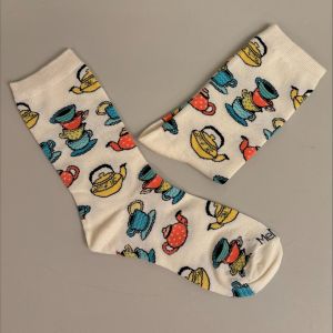 stroemper-beige-med-motiv-af-tekander-og-tekopper