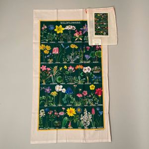 viskestykke-vilde-blomster-paa-groen-baggrund