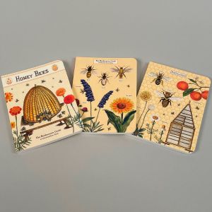 Notesbog med motiver af bikube og bier